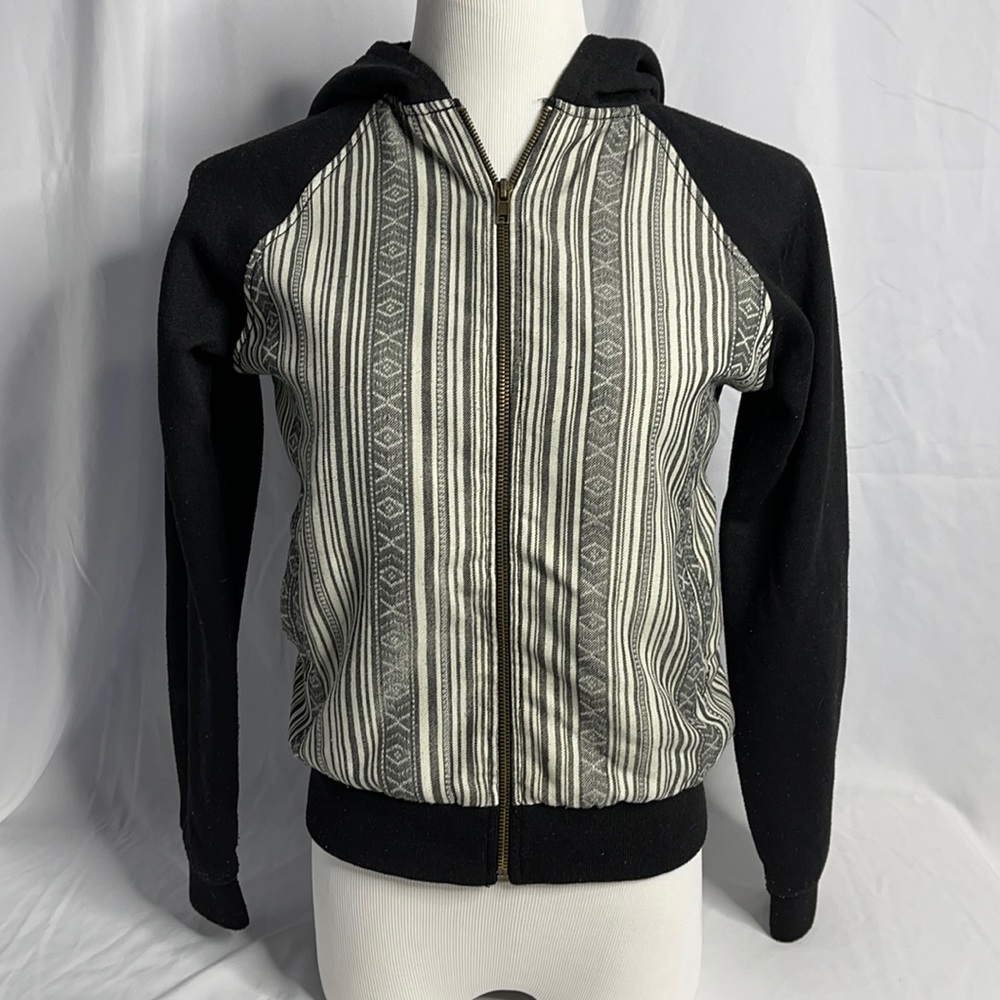 Trillium brand zip up hoodie size small